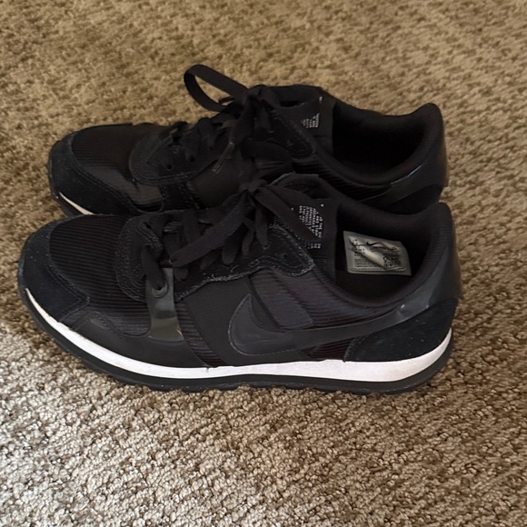 Nike Sneakers - Picture 1 of 4